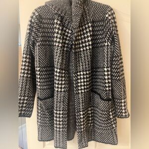 Cyrus grey/black heavy, SOFT open front sweater. Size M